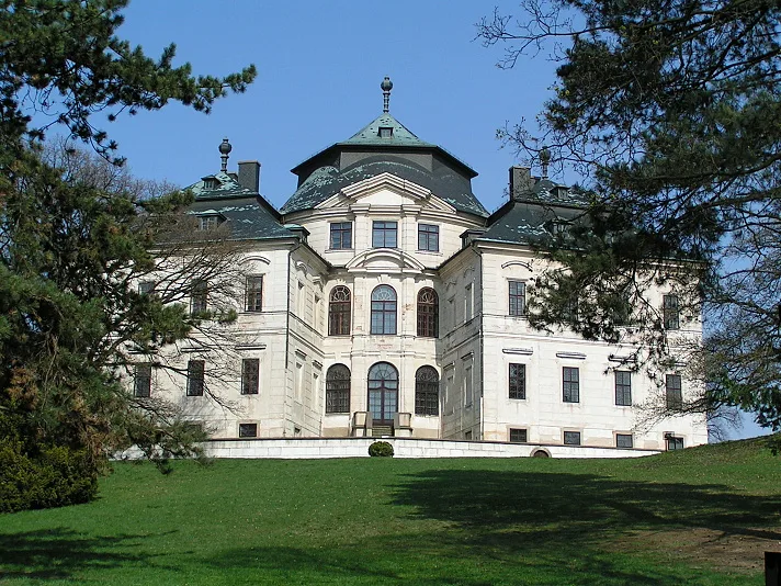 Karlova Koruna Chateau