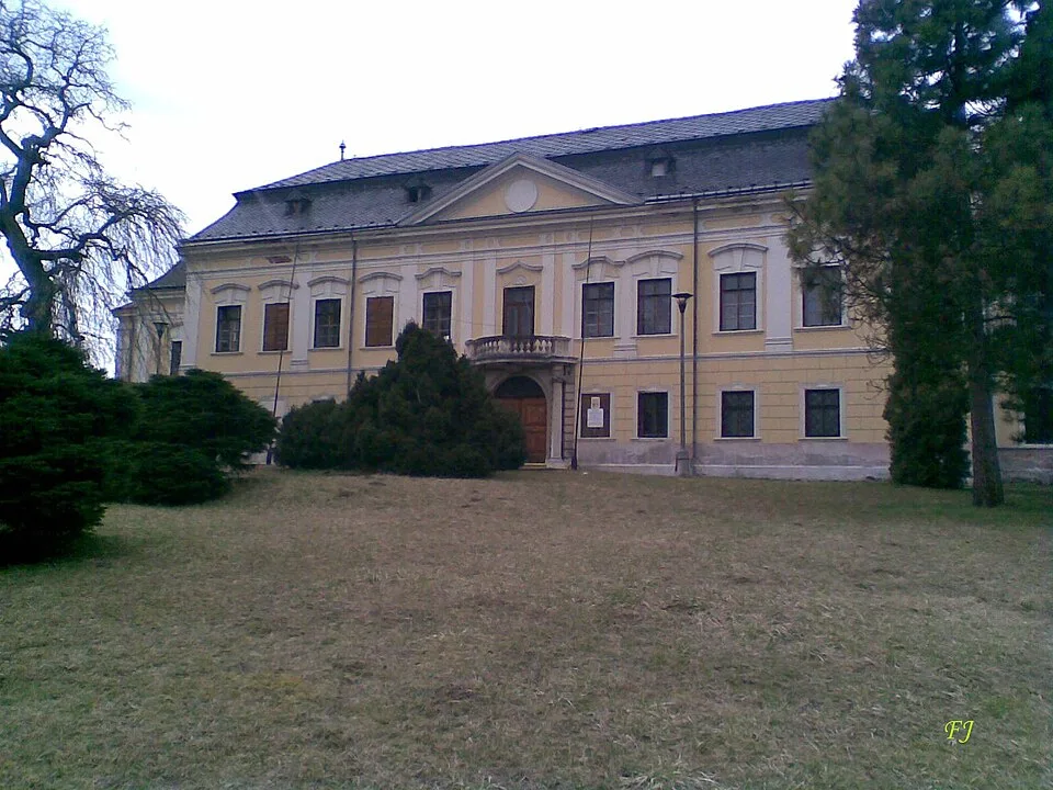 Žádlovice Castle