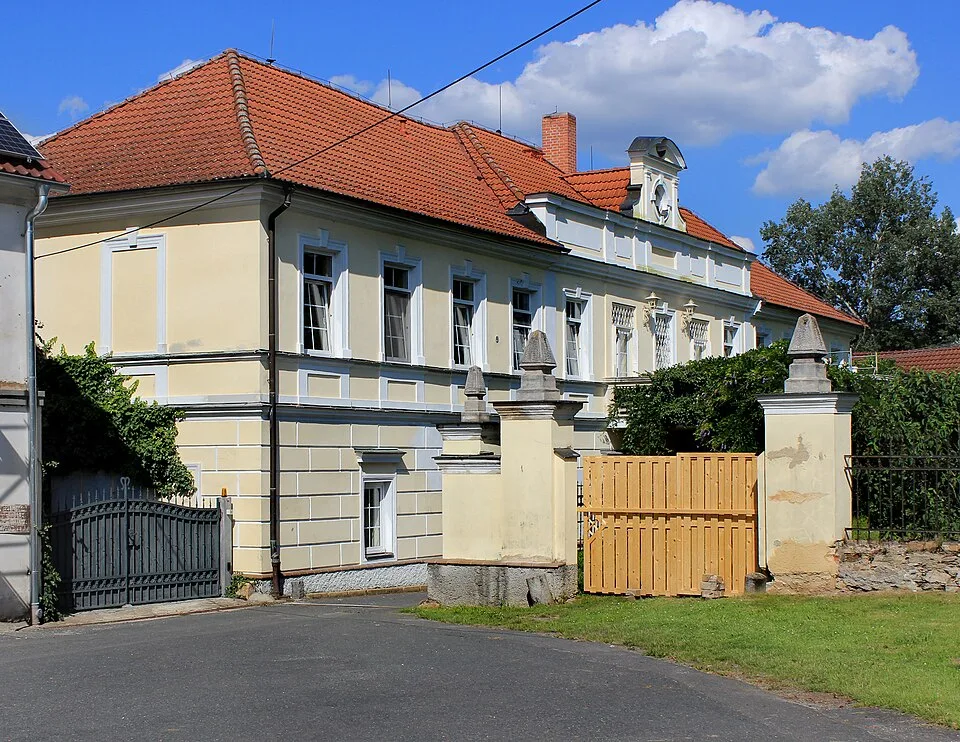 Zámek Nahošice