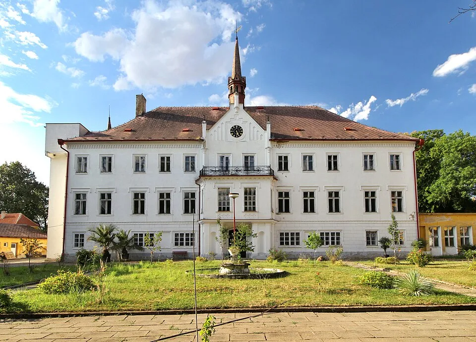 Řepín Castle