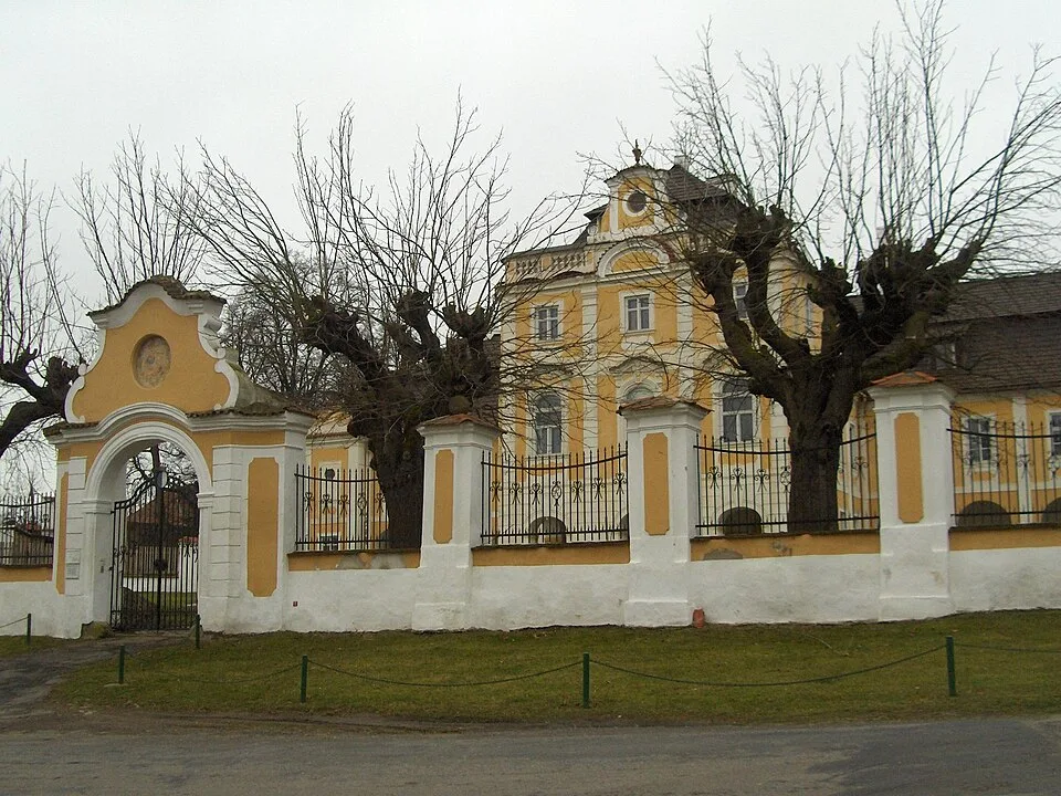 Klášter Castle