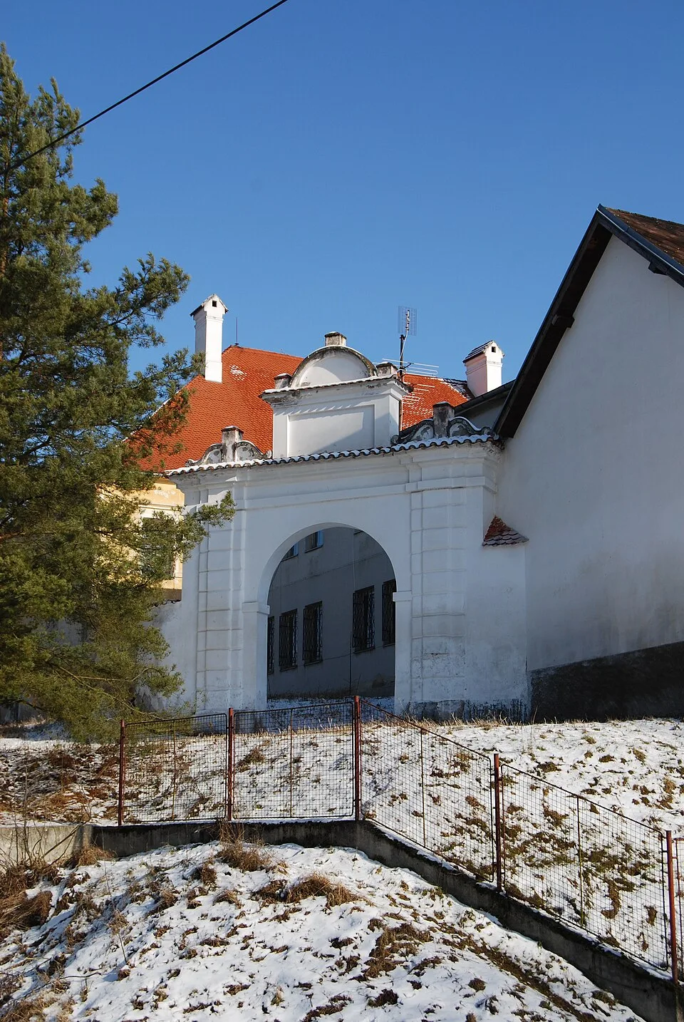 Hněvkovice Castle