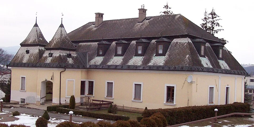 Bývalý kaštieľ, kláštor, kaštieľ