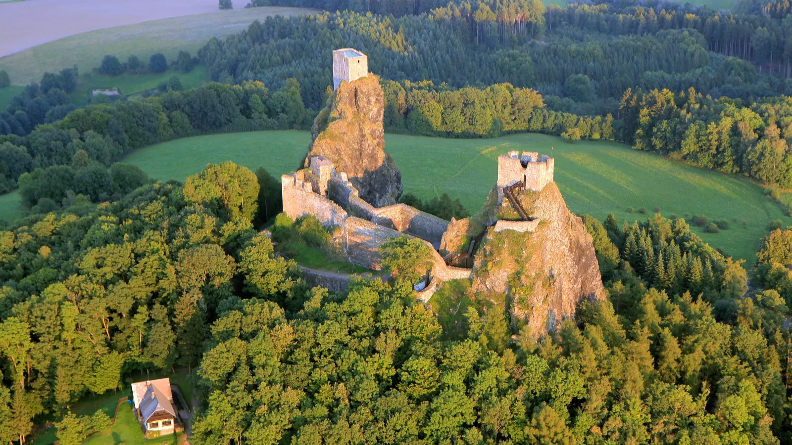 Český raj: hrad Trosky a Prachovské skaly