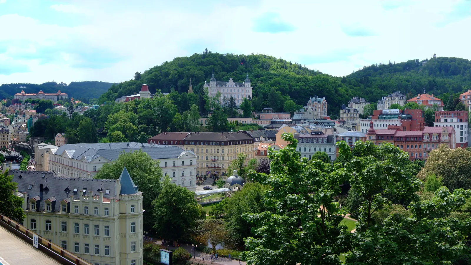 Karlovarský kraj: Karlove Vary, kúpeľný trojuholník a hrad Loket
