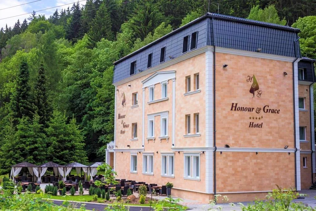 Honour and Grace Hotel — HOTEL v obci Ostrov