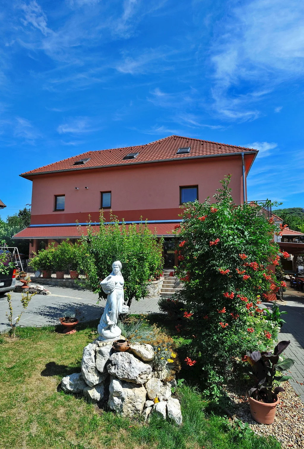 Penzion a Vinařství Milan Kosík — PENSION in Perná