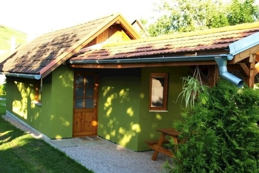 Zelená chalúpka a domček — CHALUPA v obci Hrabušice