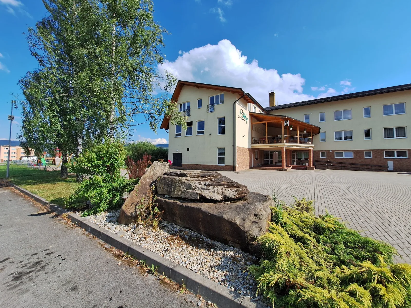 Agrohotel Tri Brezy — HOTEL v obci Hruštín