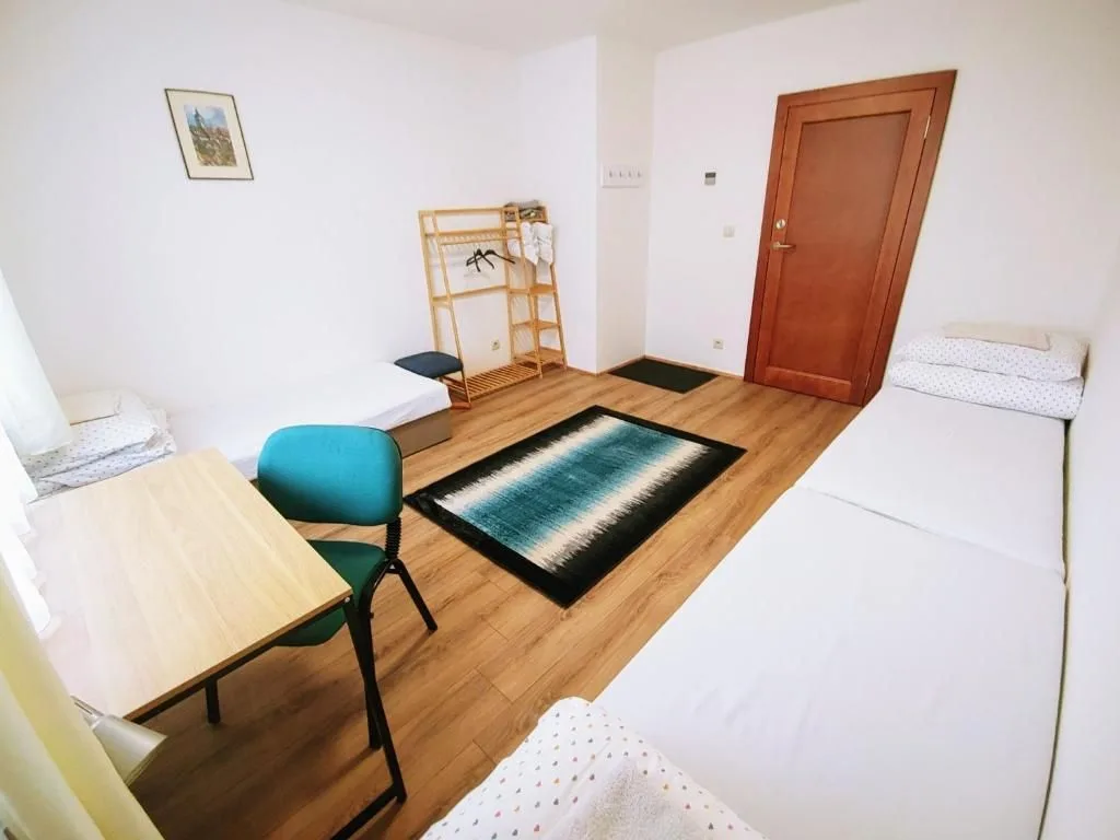 PIANO STUDIO Guesthouse — CHATA v obci Huncovce