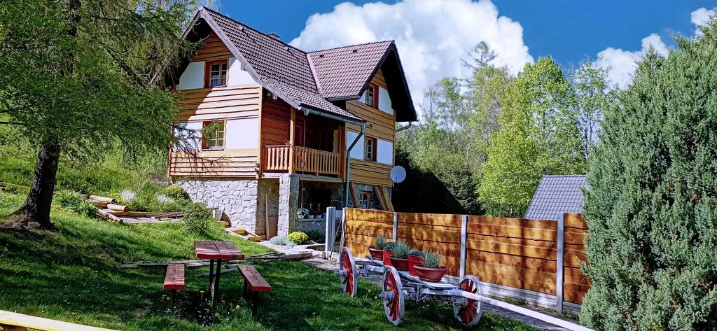 Chata Smrek — DOMEK w Jezersko