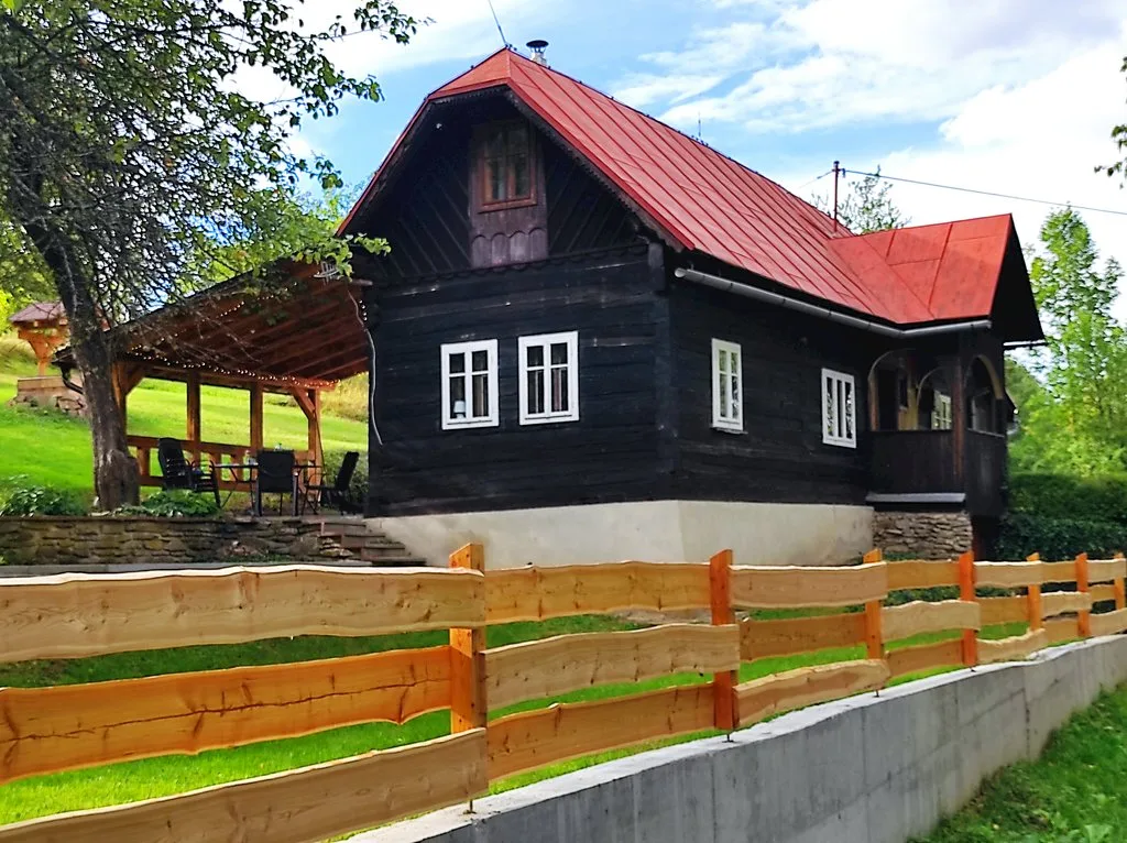 Drevenica u doktorky — CHALUPA v obci Korňa