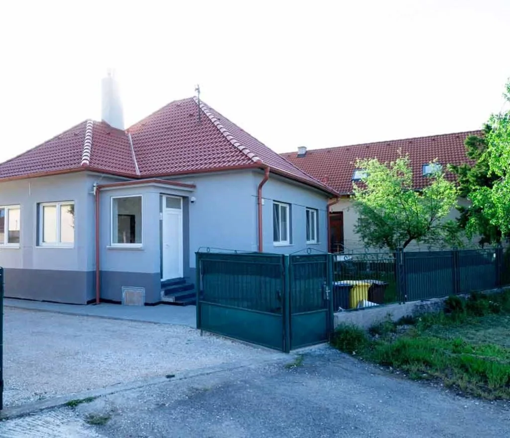 Lacné ubytovanie Nitra — FAHÁZ itt: Nitra