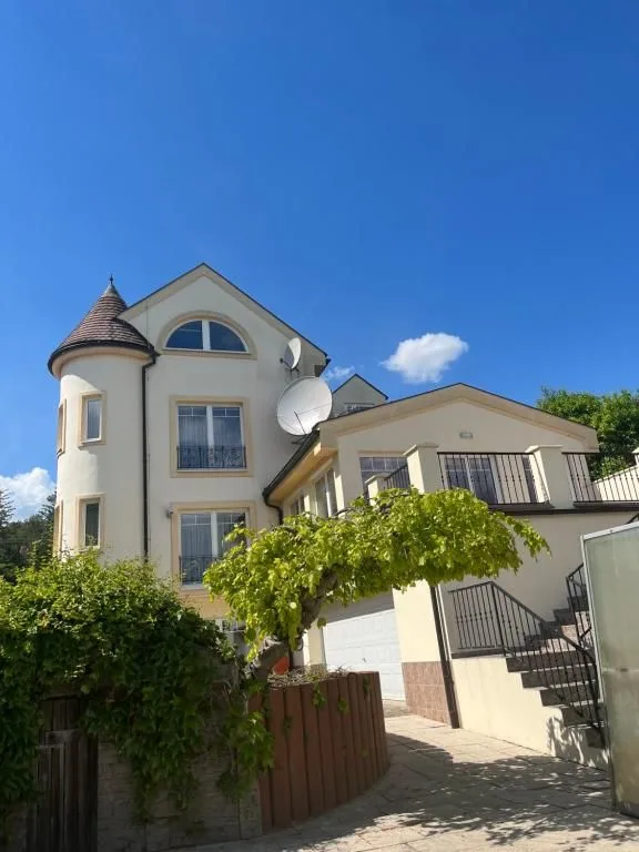 Vila pri kúpeľoch —  v obci Bojnice