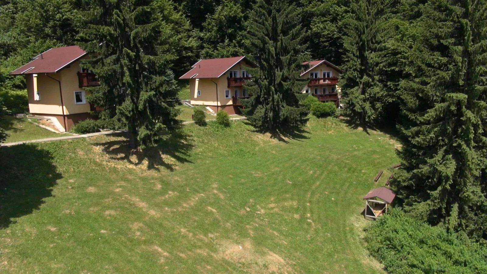 Chatky Hotel Inovec — CABIN in Nová Lehota