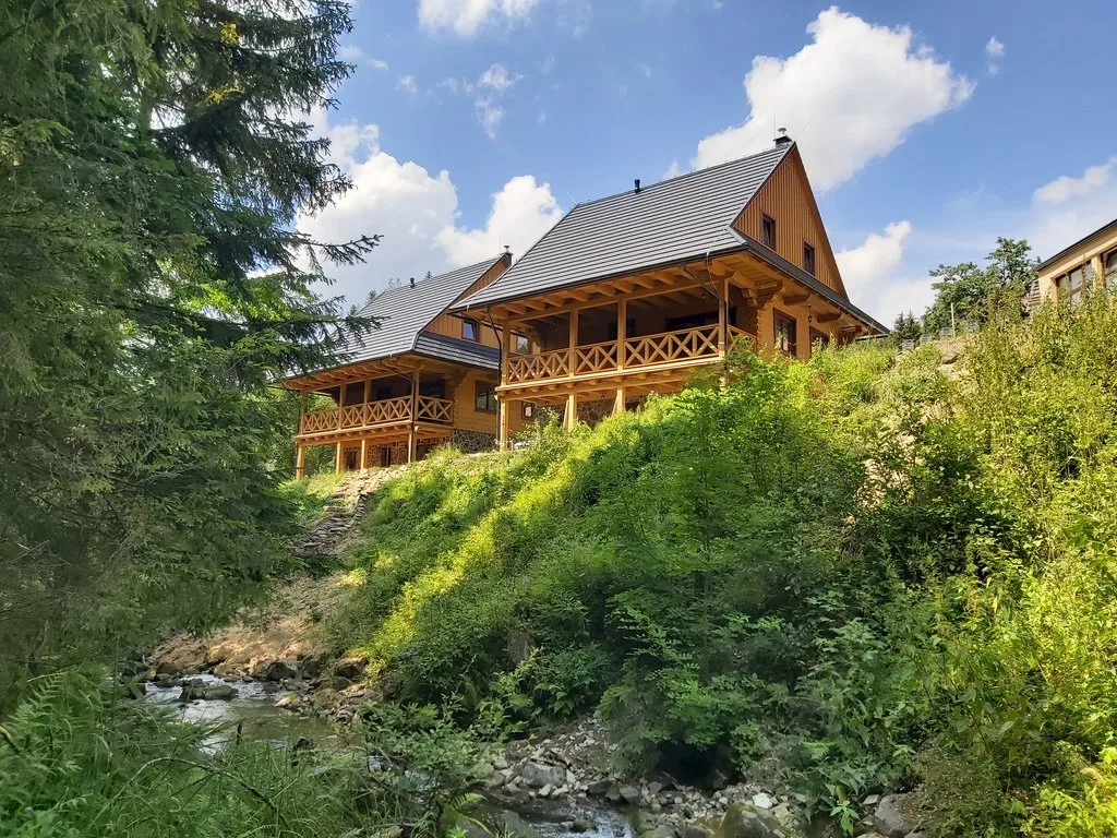 Drevenice Kaskády — DOM Z BALI w Oščadnica