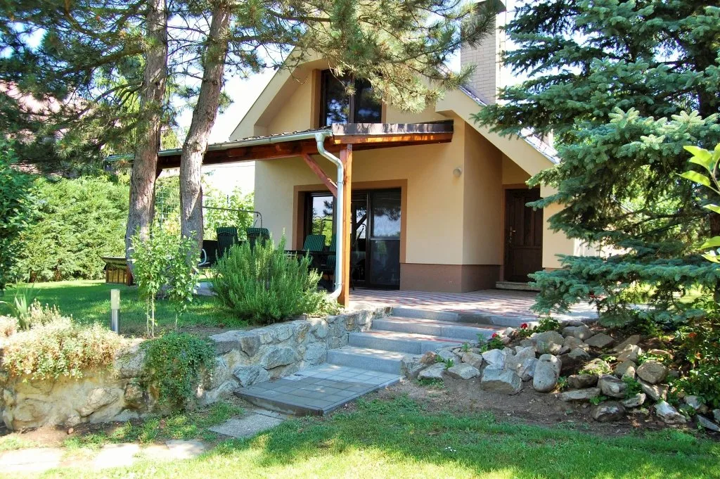Chata Dunaj — CABIN in Radvaň nad Dunajom