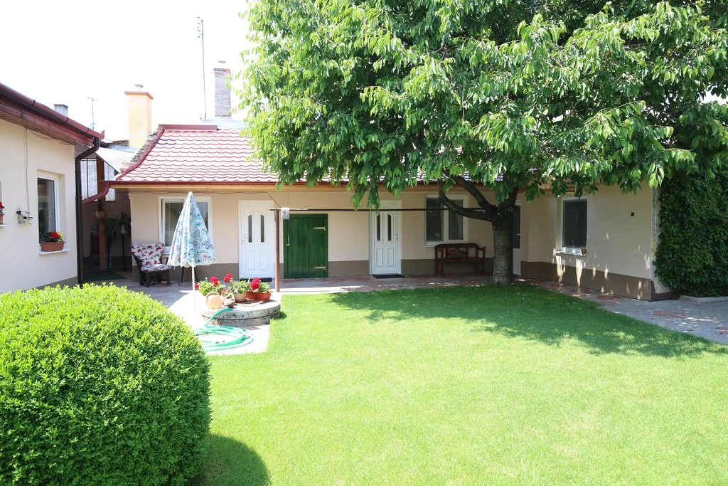 Domček Molnárová — NYARALÓ itt: Štúrovo