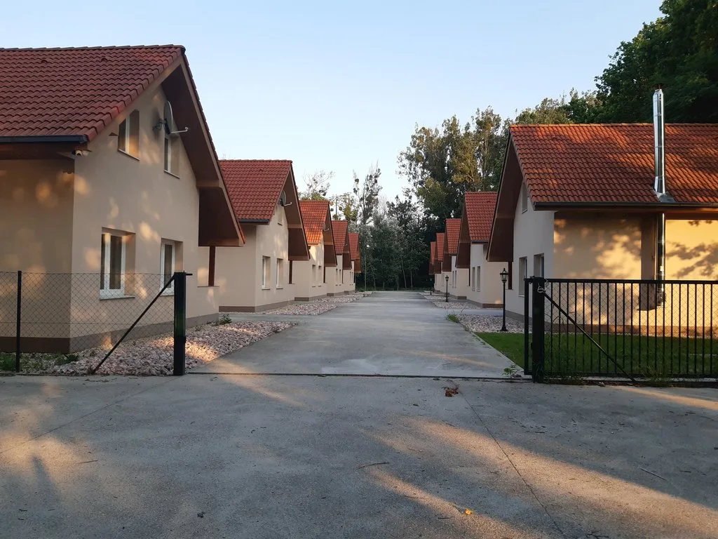 Chaty pri Tomášikovskom jazere — CHATA v obci Tomášikovo