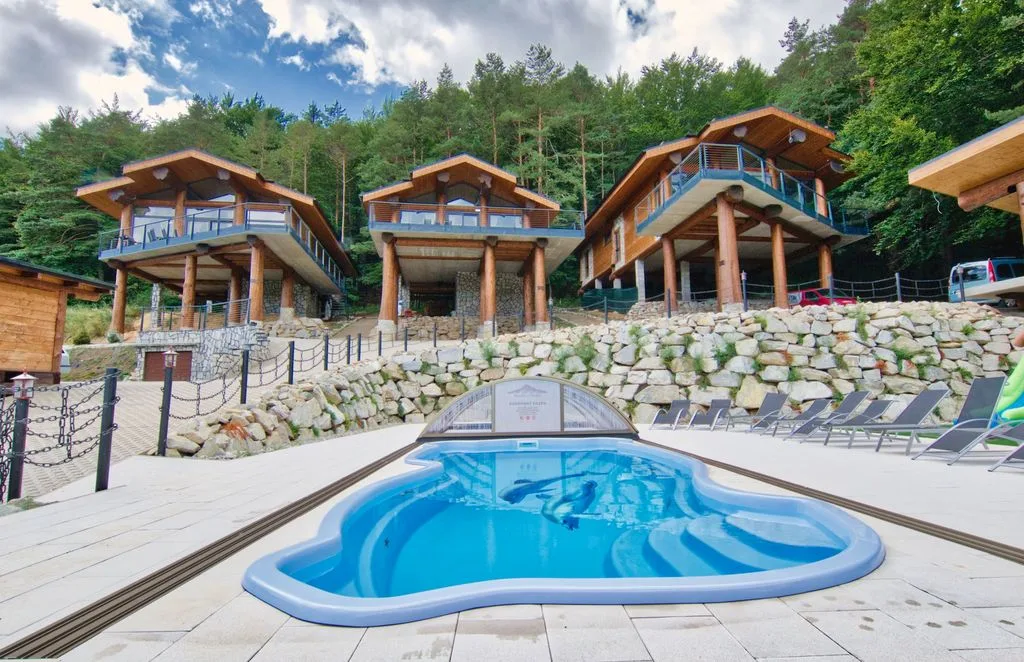 Mountain Chalets — CHATA v obci Valča
