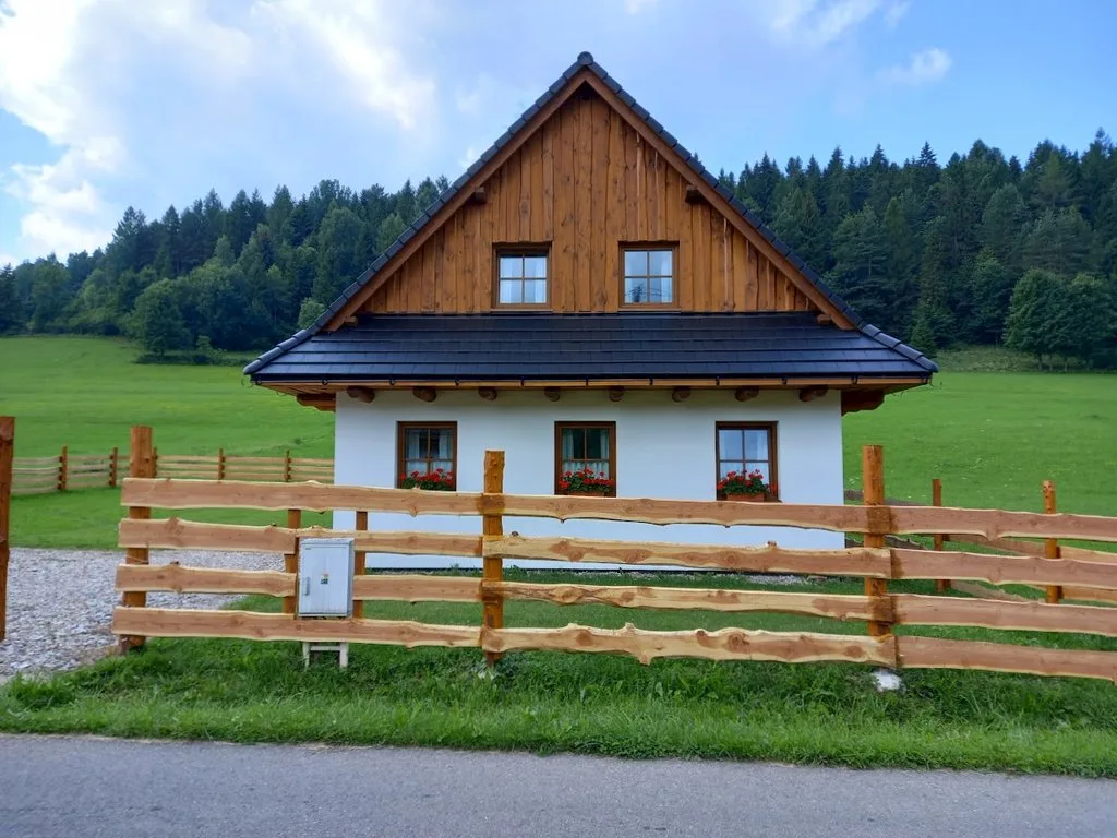 Chata pod lesom — CHATA v obci Veľká Franková