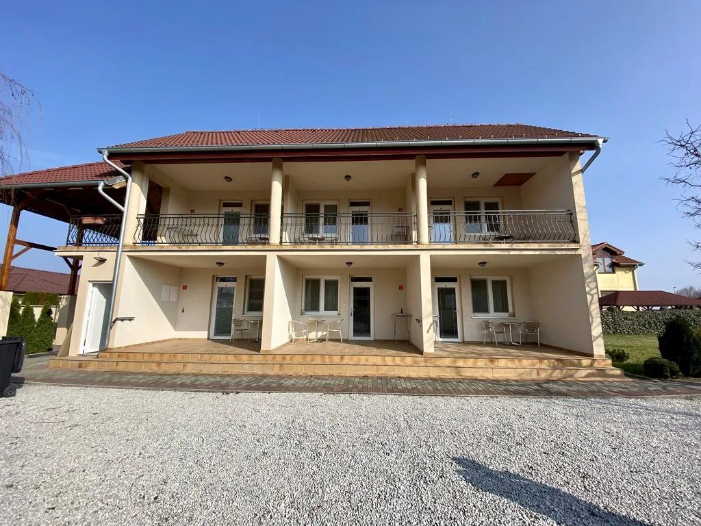Apartmánový dom Flóra — APARTMENT in Veľký Meder