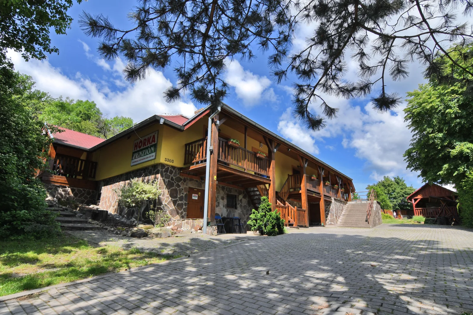 Penzión Hôrka — PENSION in Vinné