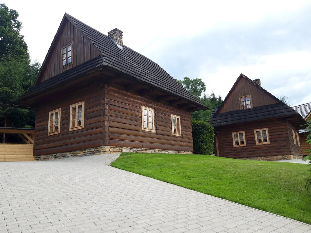 Štýlové zruby Vlachy — HÜTTE in Vlachy