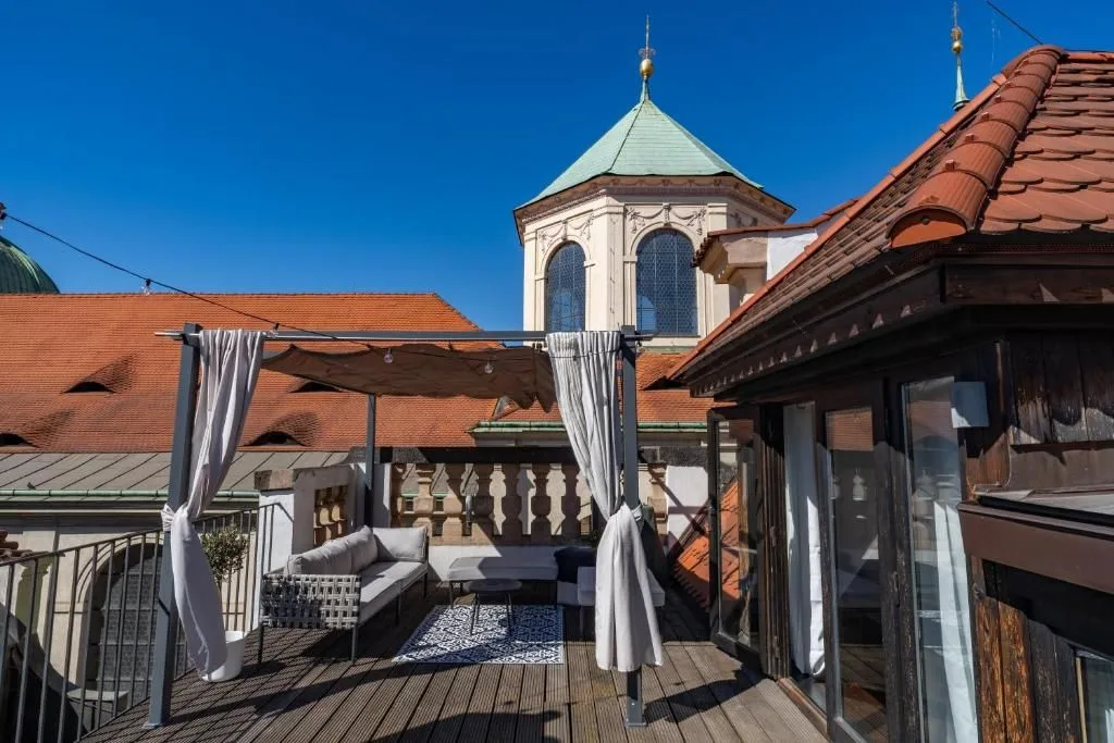 Old Town Rooftop Apartment near Charles Bridge — APARTMÁN v obci Staré Město
