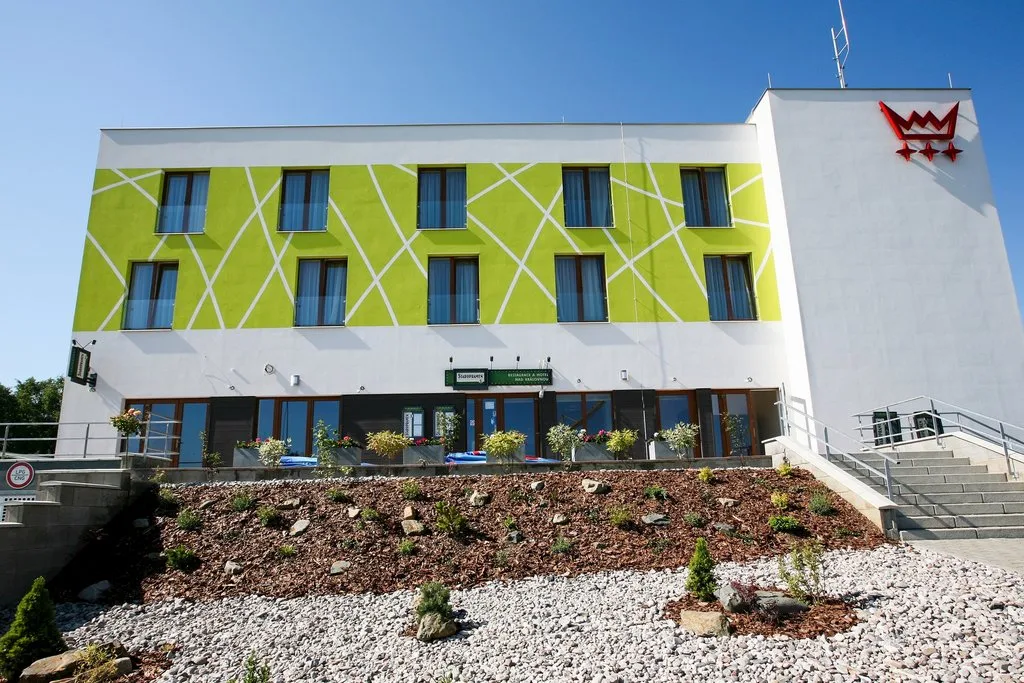 Hotel Nad Královnou — HOTEL in Zbraslav