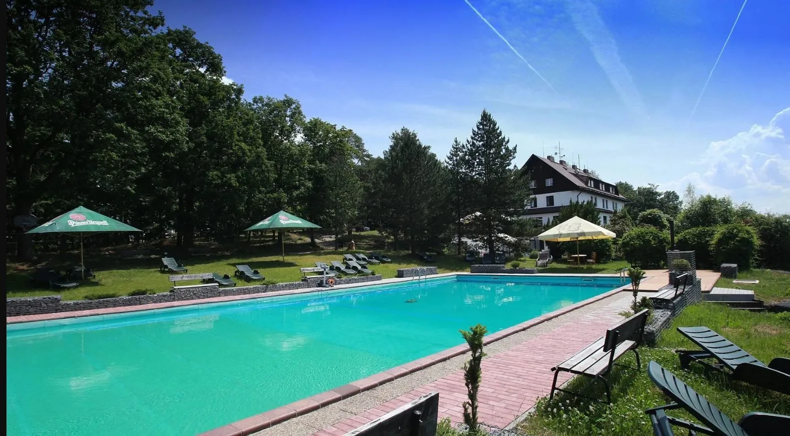 Hotel Hrazany — HOTEL in Sedlčany