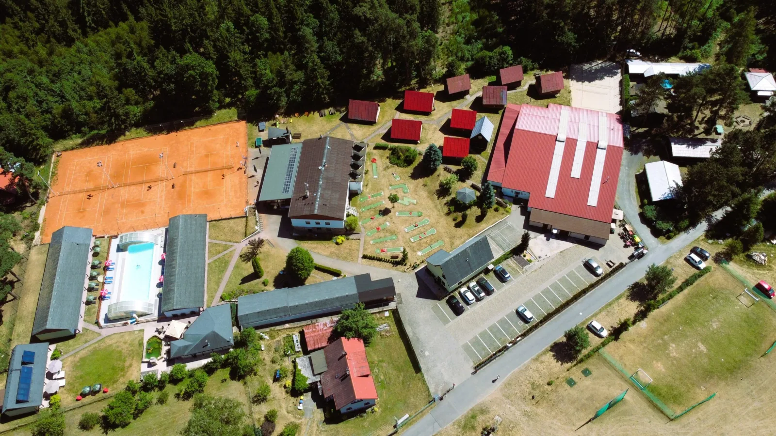 Resort RÁJ Srbsko — REZORT v obci Srbsko