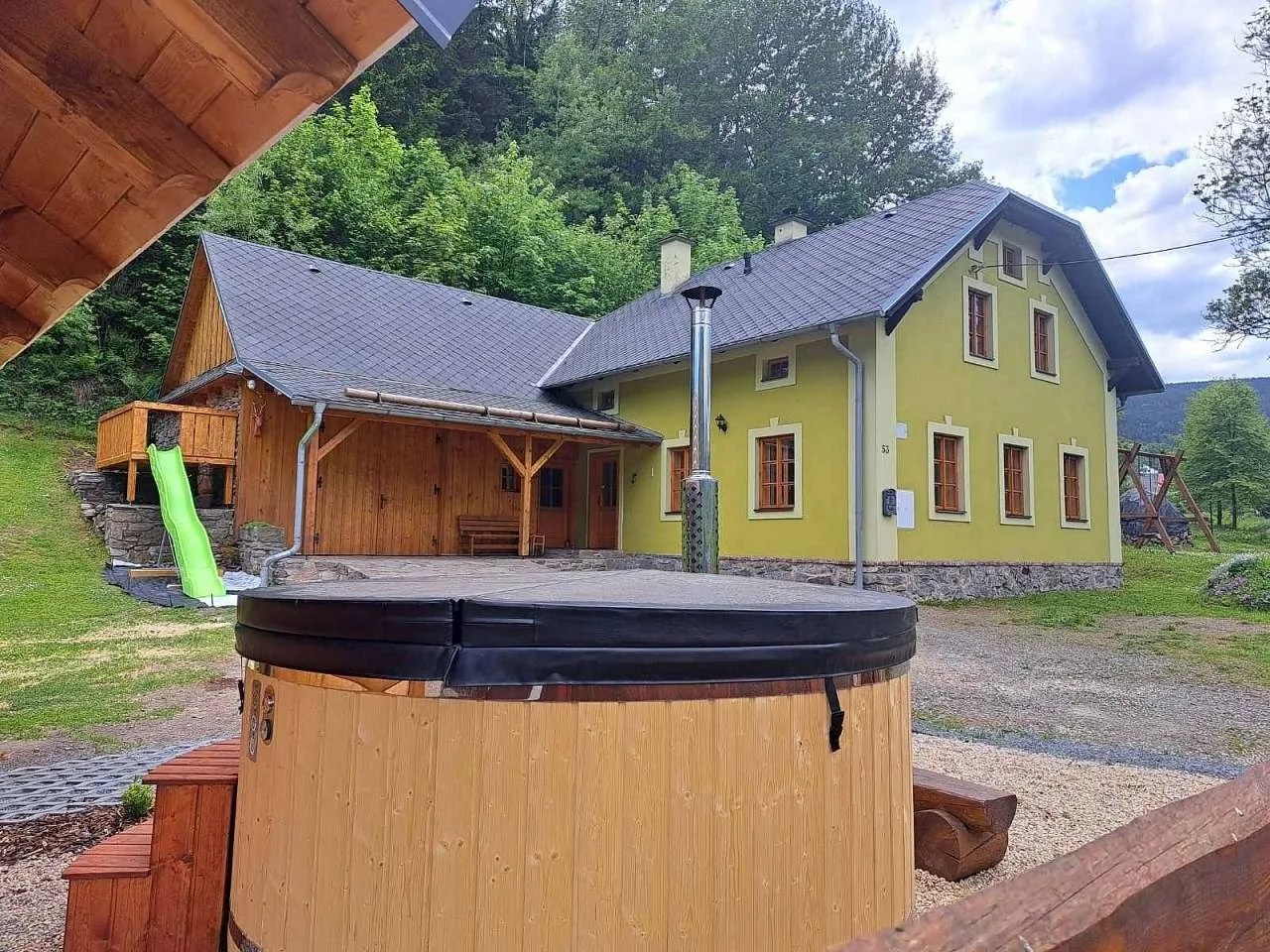 Chalupa pod Kralickým Sněžníkem — CHALUPA v obci Staré Město pod Sněžníkem