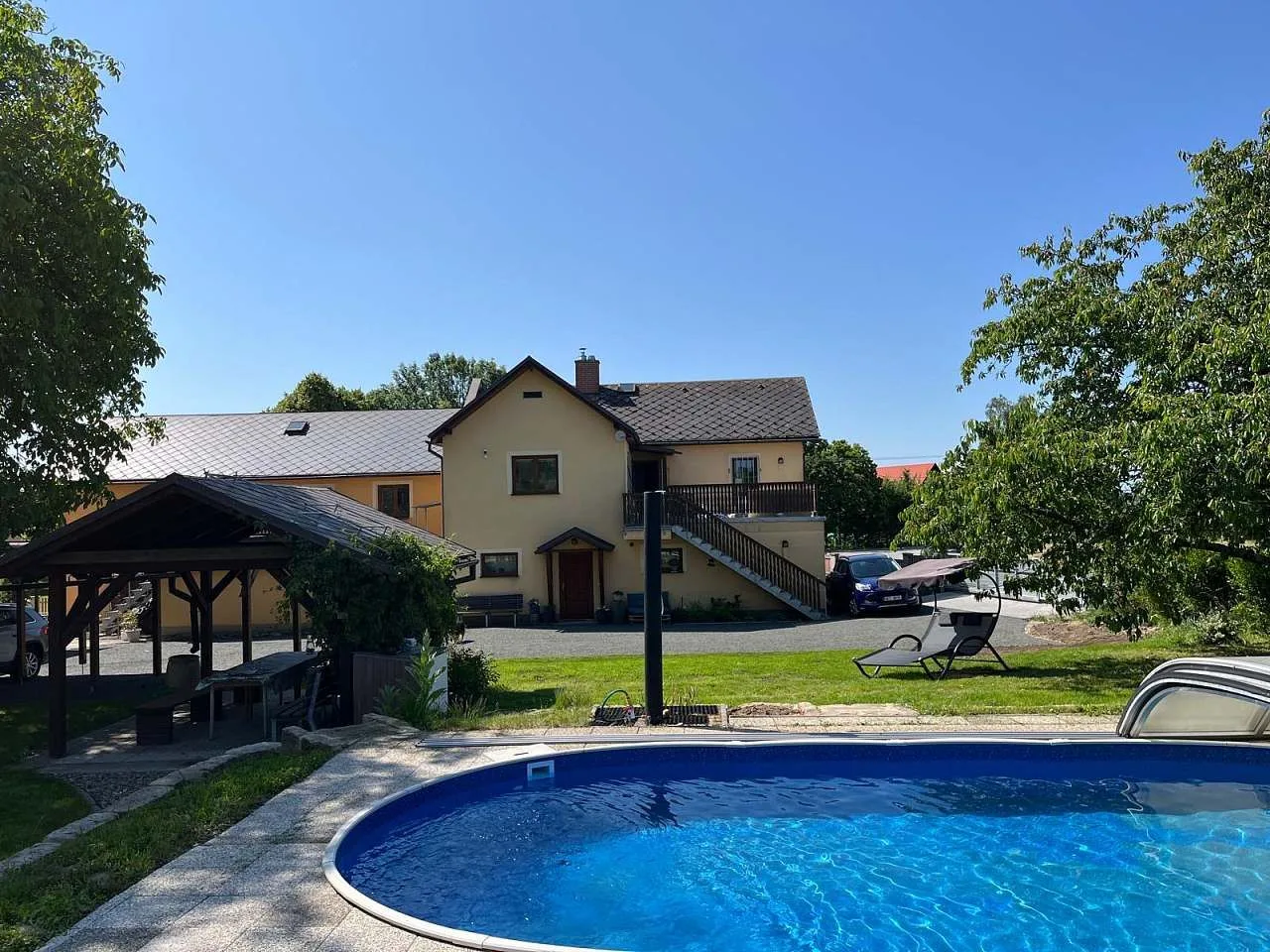 Apartmány Žlutý dům — APARTAMENT w Troskovice