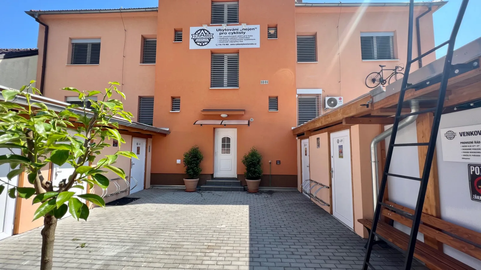 Cykloubytování U Rašků — PENZIÓN v obci Dolní Dunajovice